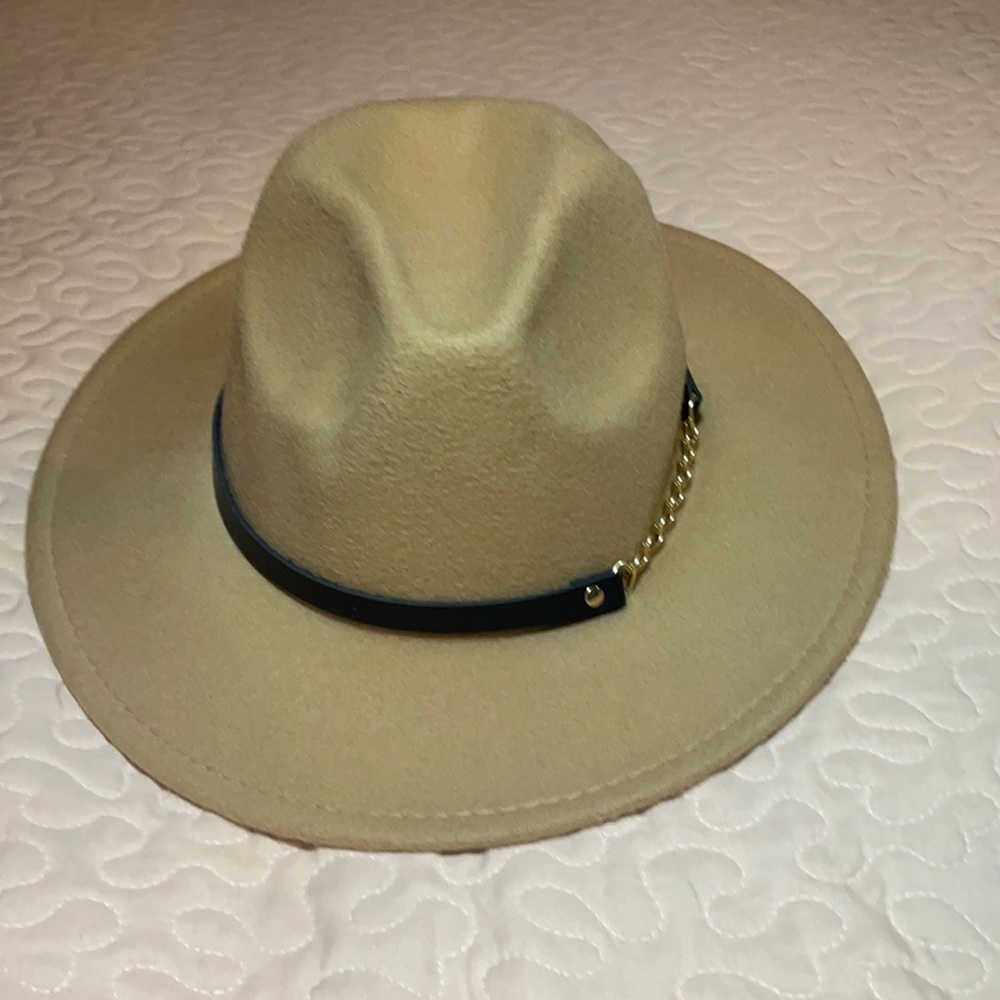 New hat beautiful and perfect to match ur outfits